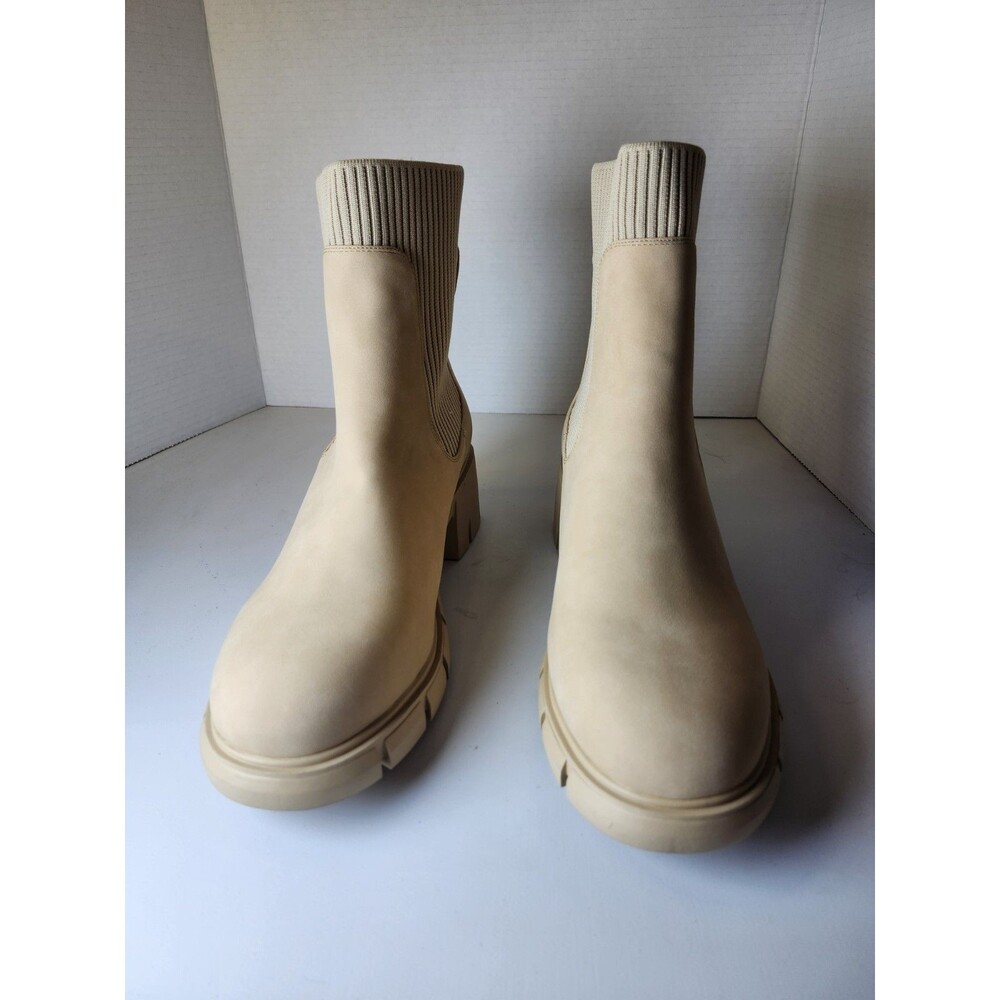 ZBY Beige Lug Sole Ankle Boot Size 11